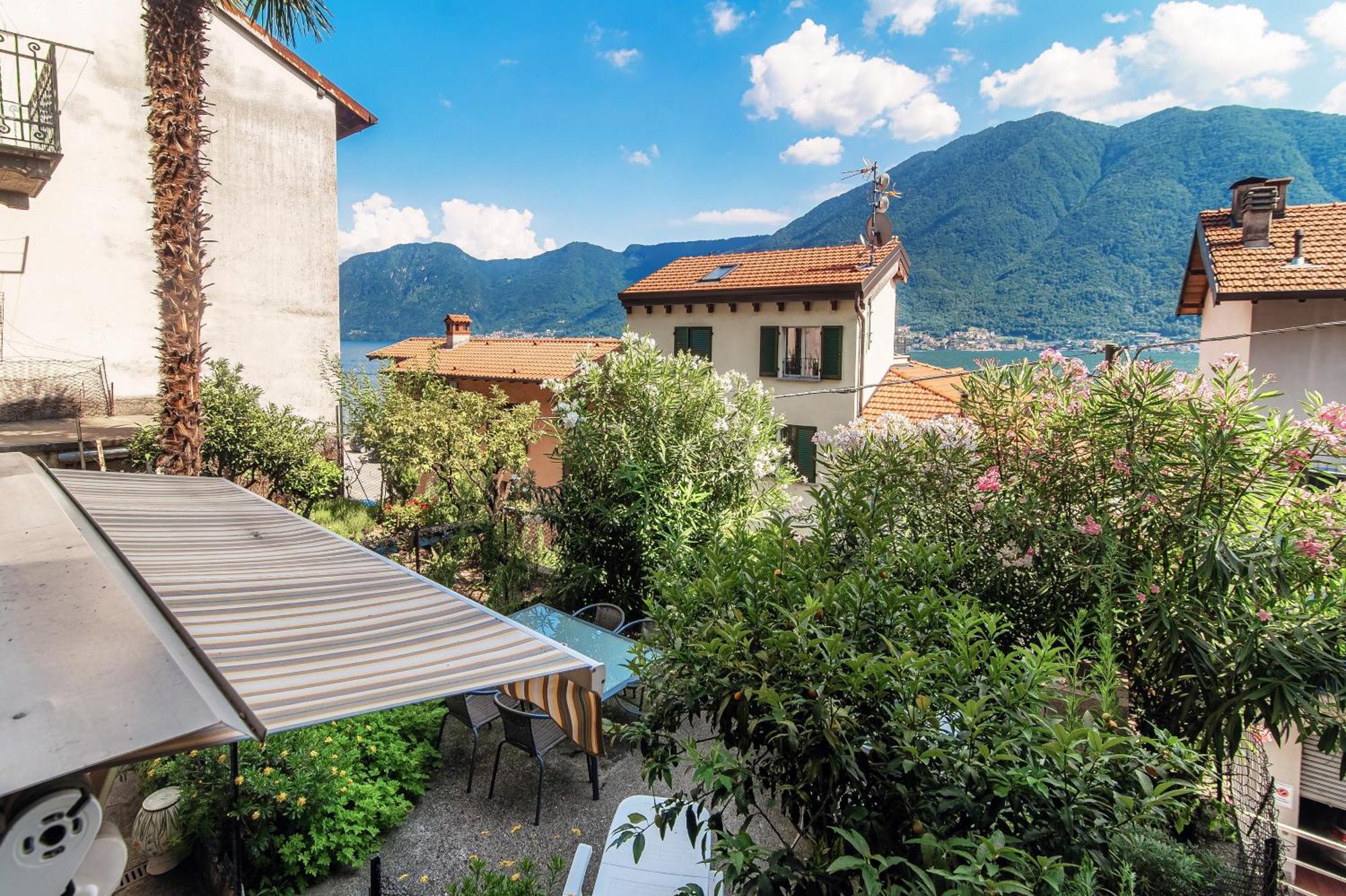 Delizioso Bilocale Vista Lago Colonno Buitenkant foto