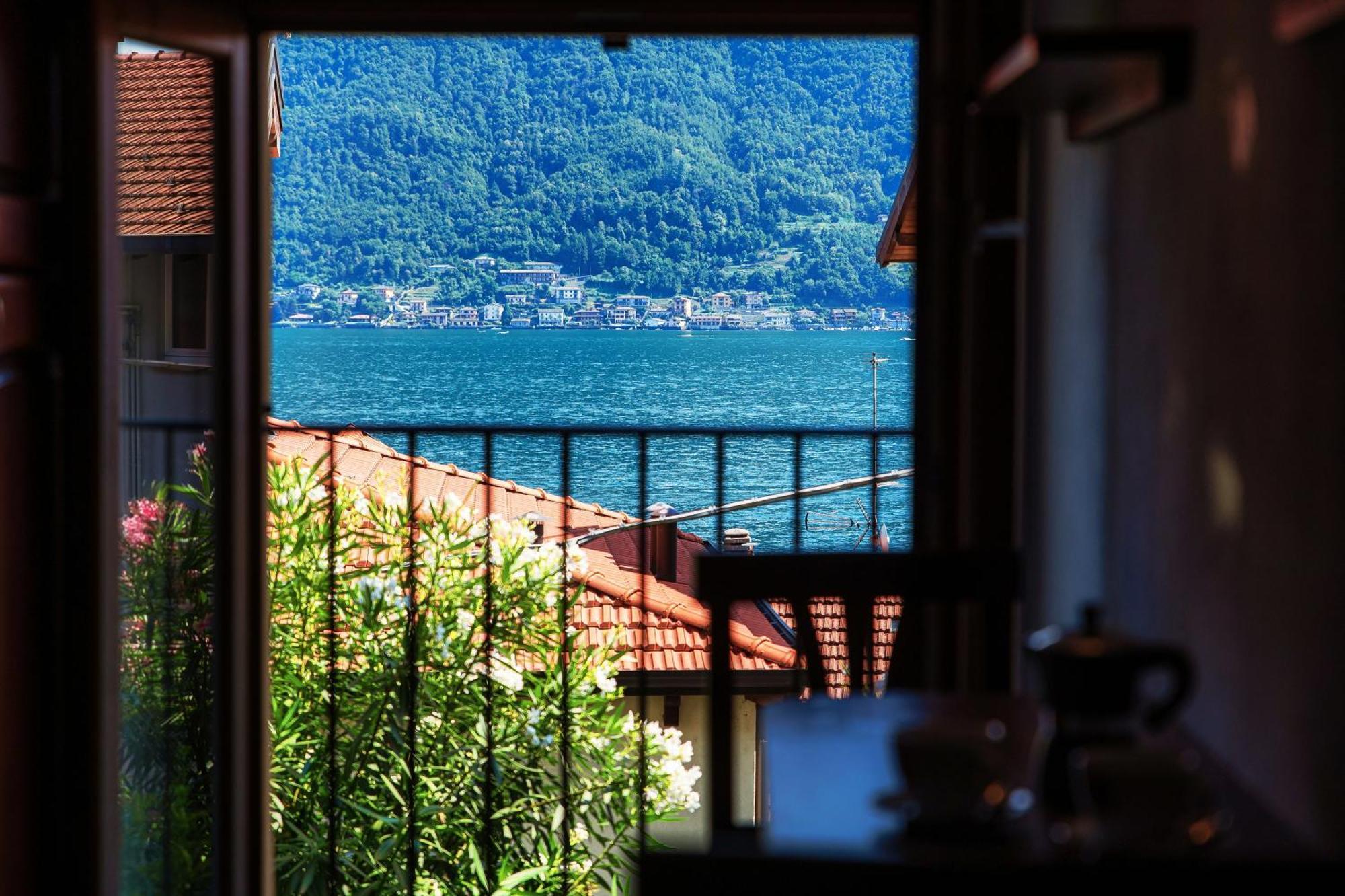 Delizioso Bilocale Vista Lago Colonno Buitenkant foto