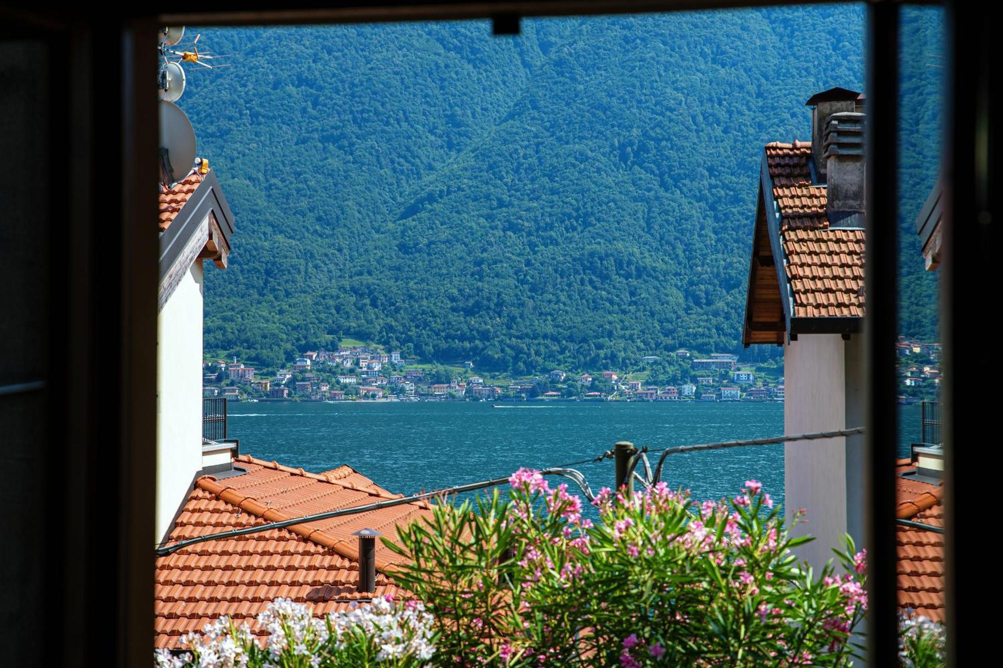 Delizioso Bilocale Vista Lago Colonno Buitenkant foto